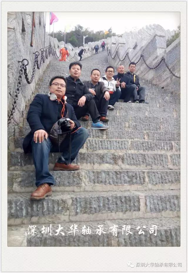 古城墻，坐在最前邊的是號稱體重130的時尚達人—九哥